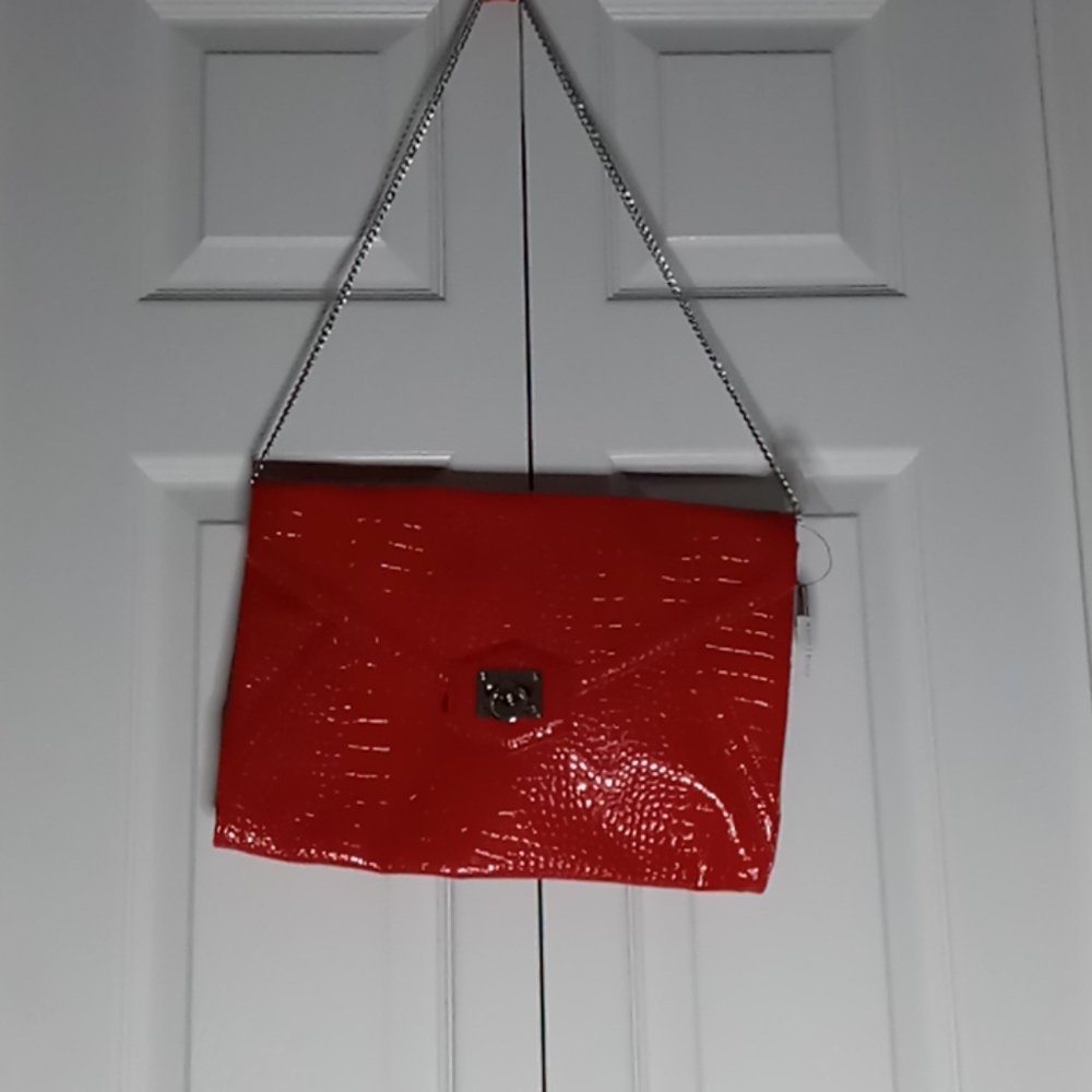 (NWT) WHITE HOUSE BLACK MARKET CHAIN CLUTCH BAG